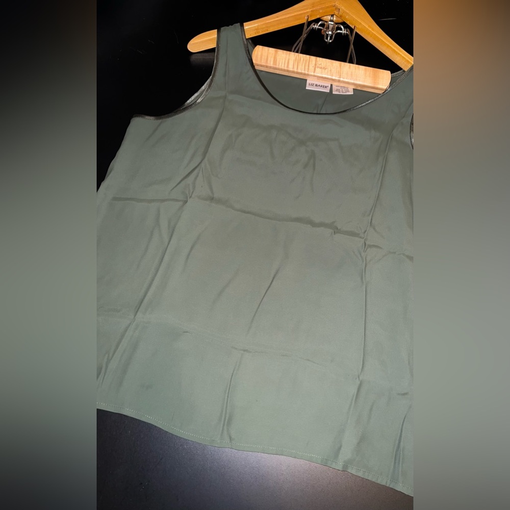 Liz Baker Olive Green Silk sleeveless blouse size Large Like New